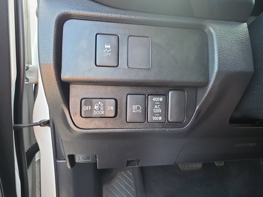 Used 2022 Toyota Tacoma TRD Off-Road AWD/4WD image 22