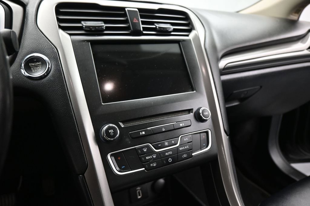 Certified 2017 Ford Fusion SE w/ Equipment Group 201A FWD image 14
