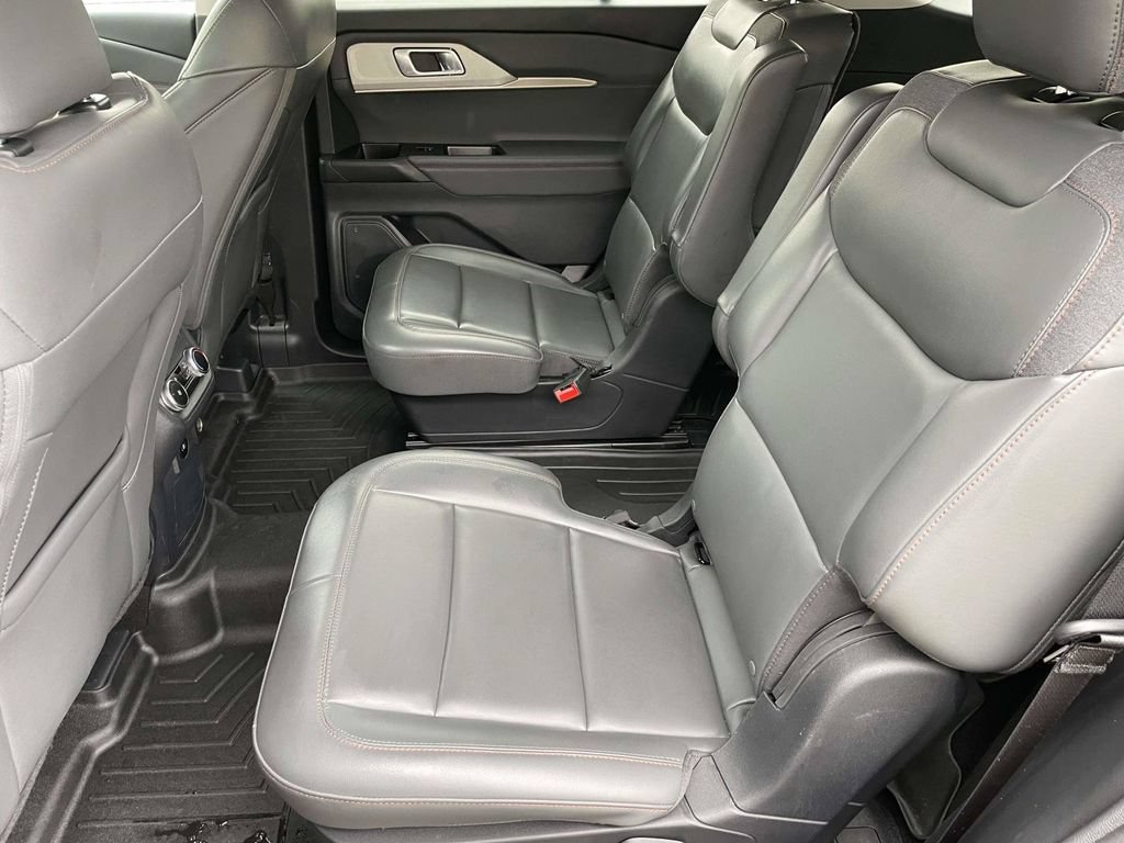 Certified 2025 Ford Explorer Active w/ Active Comfort Package RWD image 12