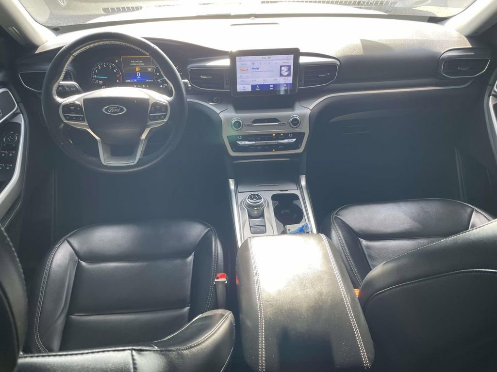 Certified 2021 Ford Explorer XLT w/ Equipment Group 202A image 8