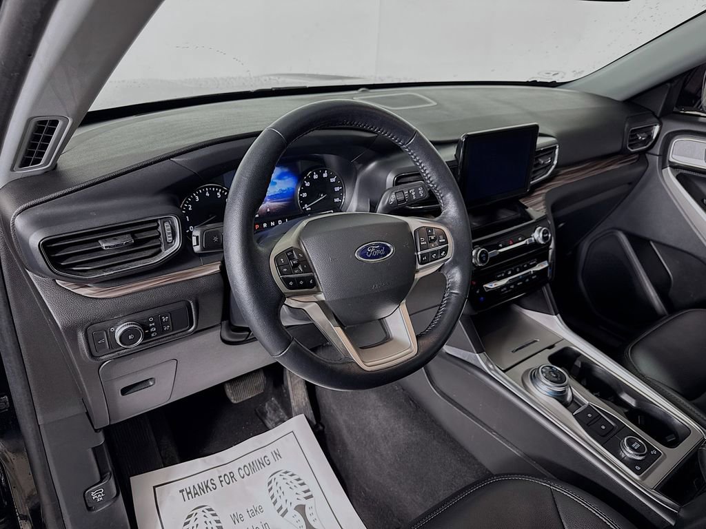 Certified 2022 Ford Explorer Limited w/ Equipment Group 301A image 9