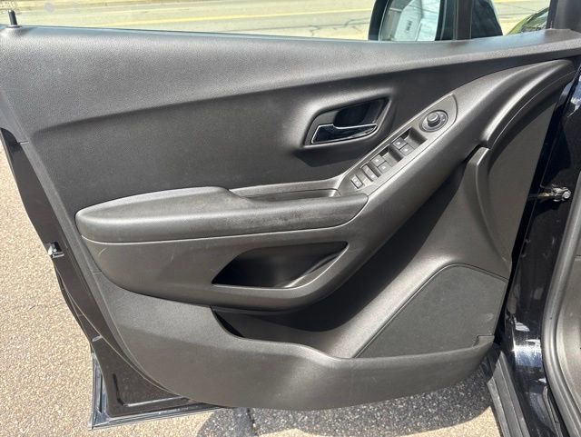 Used 2022 Chevrolet Trax LT w/ Midnight Edition AWD/4WD image 14