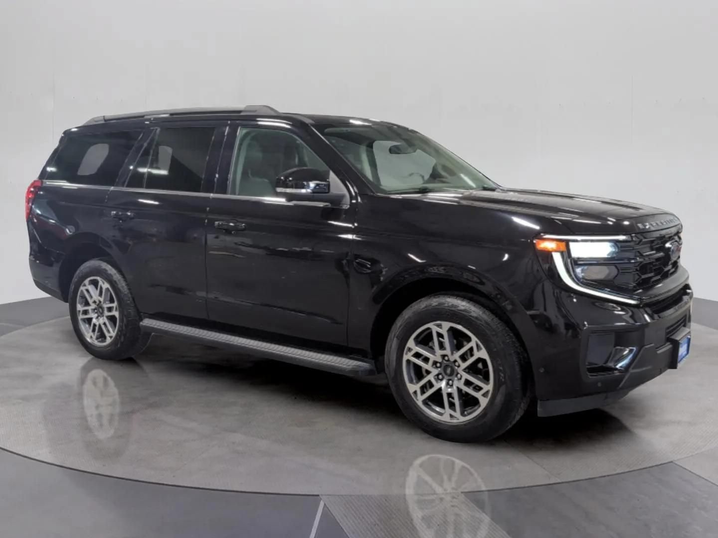 Certified 2025 Ford Expedition Active AWD/4WD image 10
