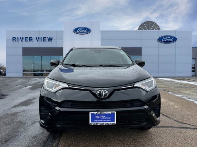 Used 2018 Toyota RAV4 LE image 2