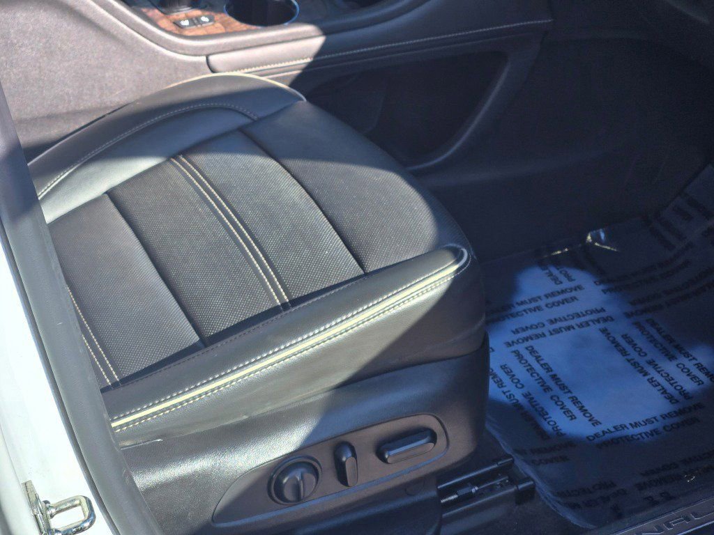 Used 2021 GMC Acadia Denali w/ Denali Ultimate Package image 10