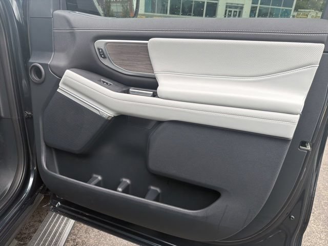 Certified 2025 Ford Expedition Platinum w/ Platinum Ultimate Package AWD/4WD image 19