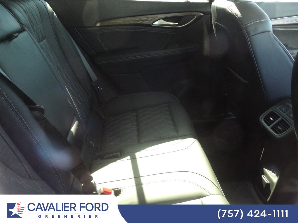 Used 2023 Buick Envision Avenir AWD/4WD image 8