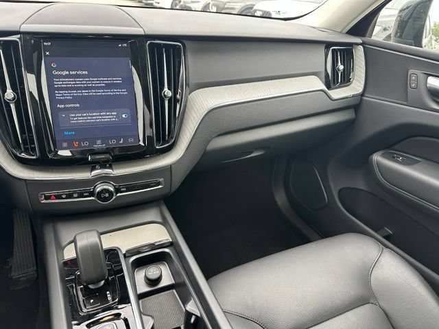Used 2025 Volvo XC60 B5 Plus AWD/4WD image 18