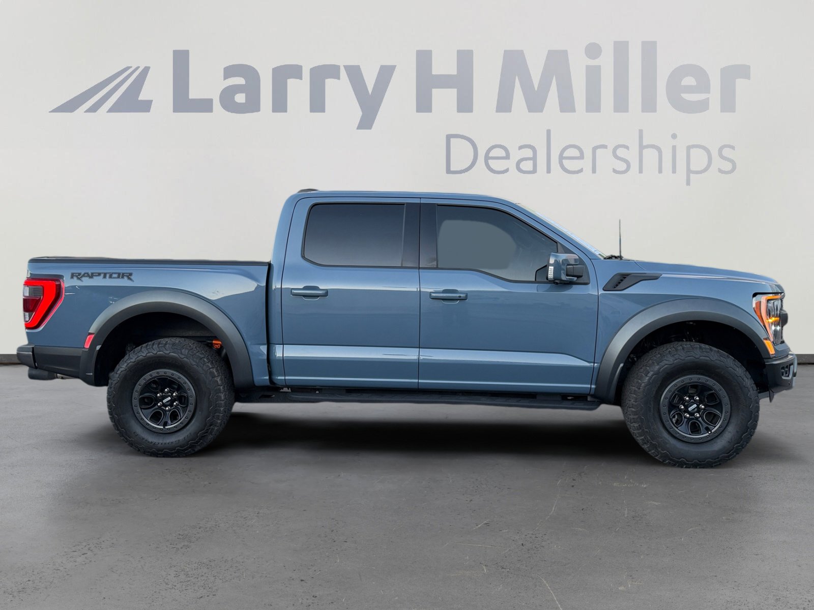 Certified 2023 Ford F150 Raptor w/ Raptor Carbon Fiber Package AWD/4WD image 6