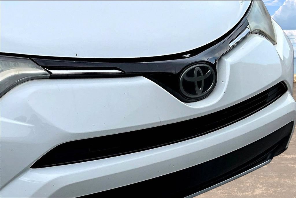 Used 2018 Toyota RAV4 XLE FWD image 35