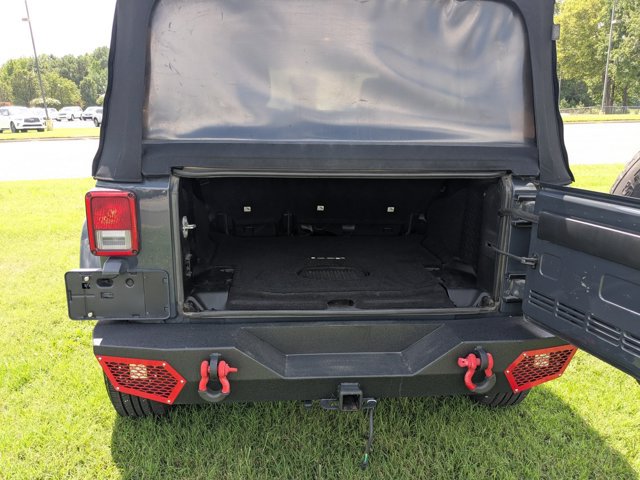 Used 2017 Jeep Wrangler Unlimited Sahara w/ Connectivity Group AWD/4WD image 8