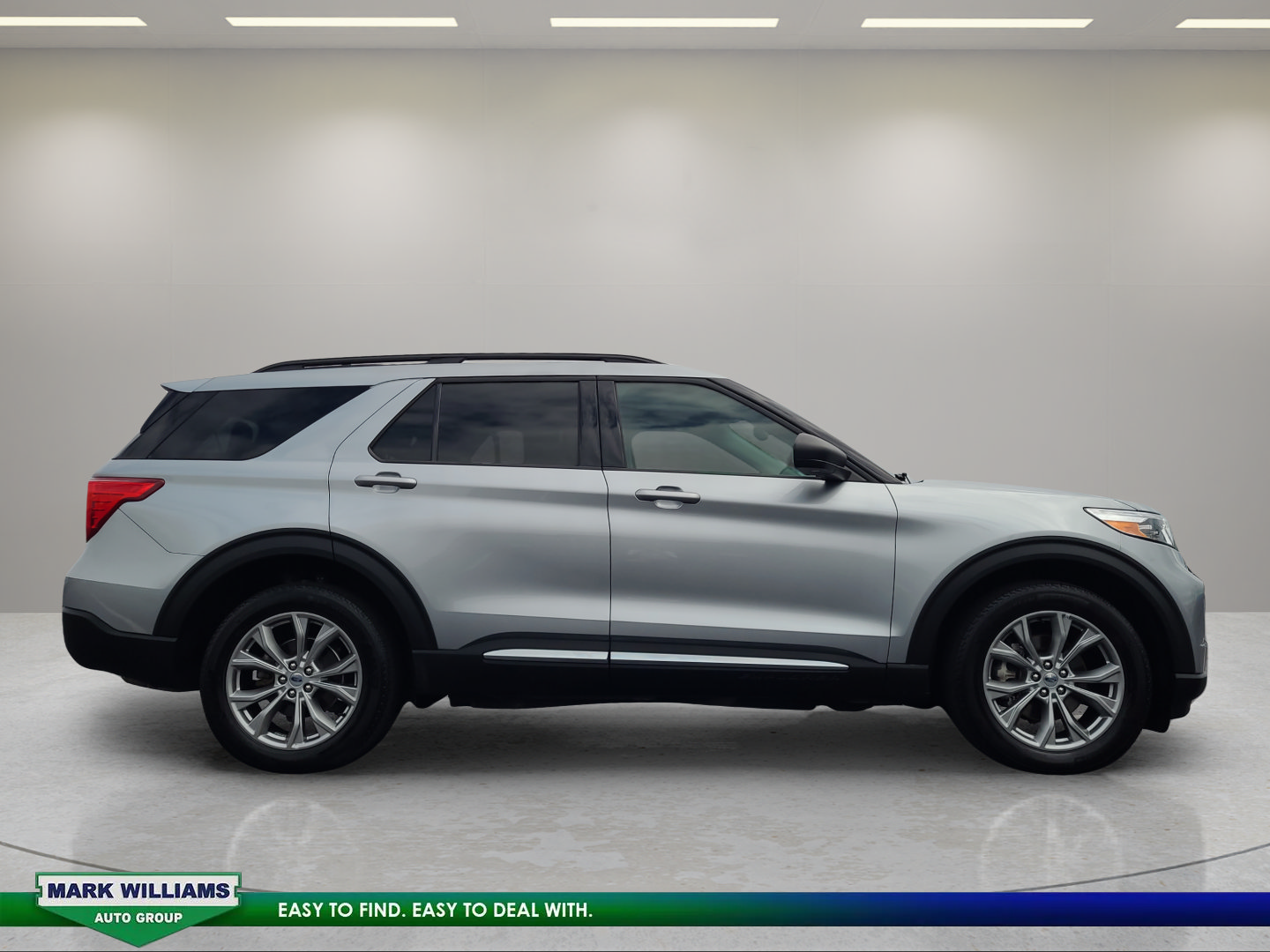 Certified 2023 Ford Explorer XLT w/ Equipment Group 202A AWD/4WD image 2