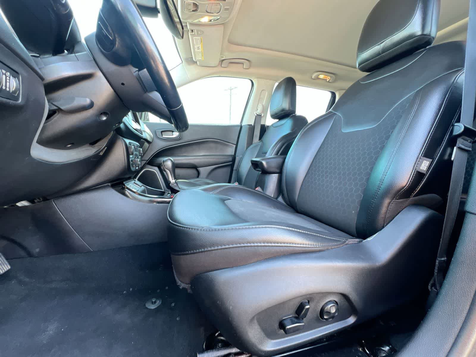 Used 2019 Jeep Compass Latitude FWD image 16