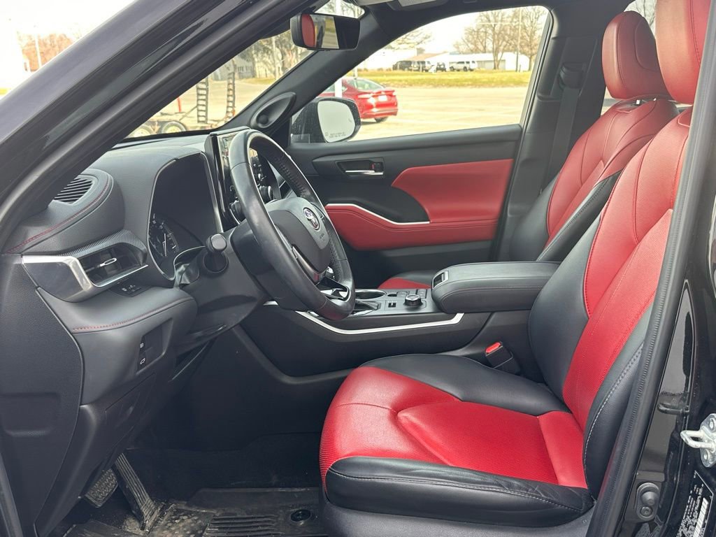 Used 2021 Toyota Highlander XSE image 11