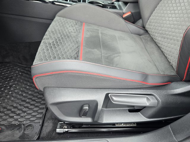 Used 2026 Volkswagen GTI SE FWD image 21