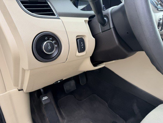 Certified 2018 Ford Taurus SE FWD image 14