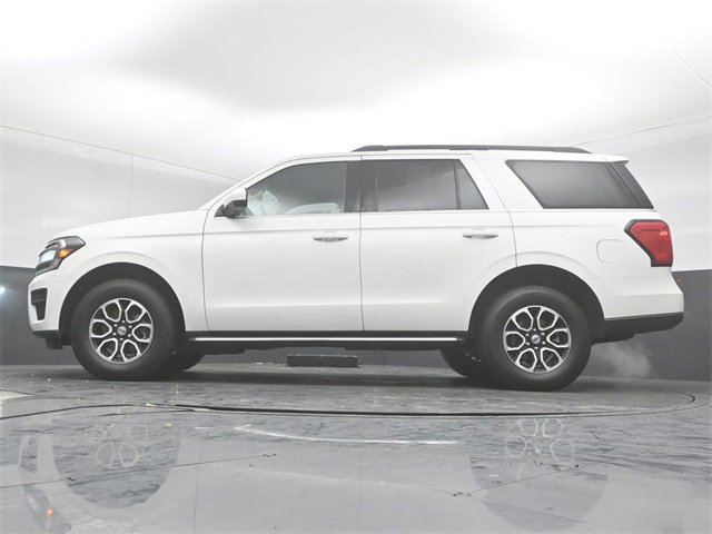 Certified 2023 Ford Expedition XLT image 5
