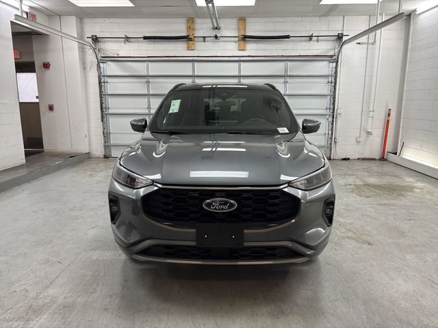 Certified 2023 Ford Escape ST-Line Select w/ Tech Pack #2 image 3