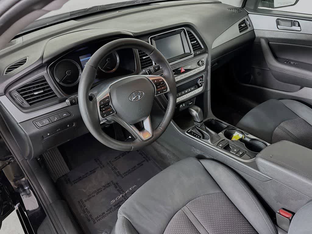 Used 2019 Hyundai Sonata SEL w/ Tech Package 02 FWD image 2