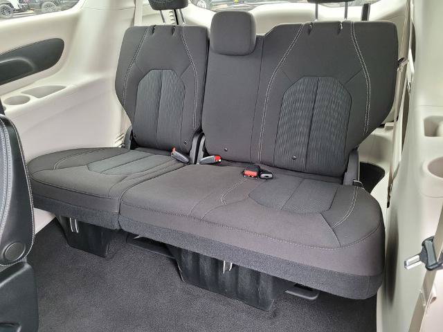 Used 2021 Chrysler Voyager LX FWD image 13