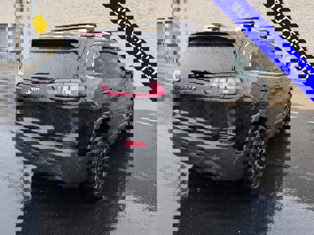 Used 2019 Jeep Cherokee Latitude Plus w/ Comfort/Convenience Group image 3