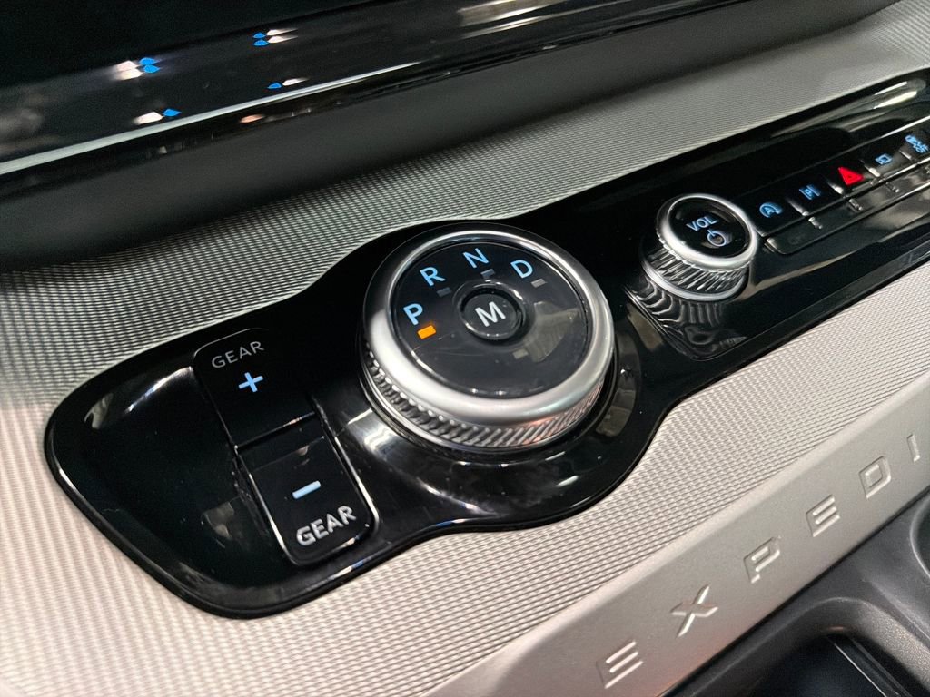 Certified 2025 Ford Expedition Active image 30