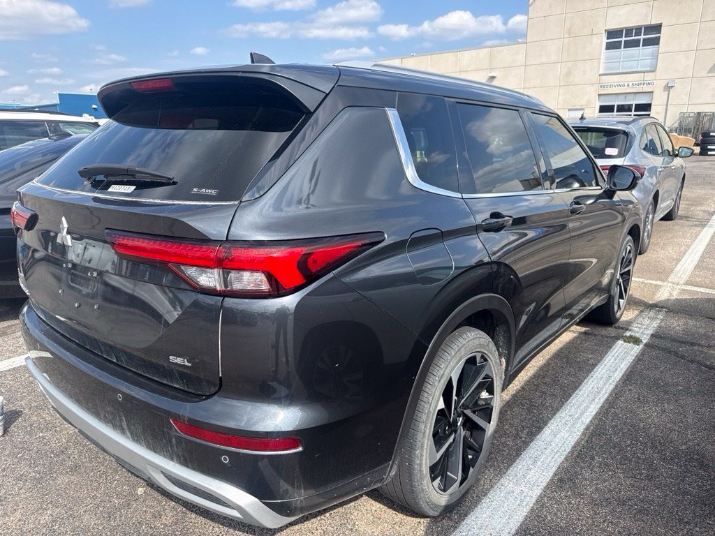 Used 2024 Mitsubishi Outlander SEL Black Edition AWD/4WD image 2