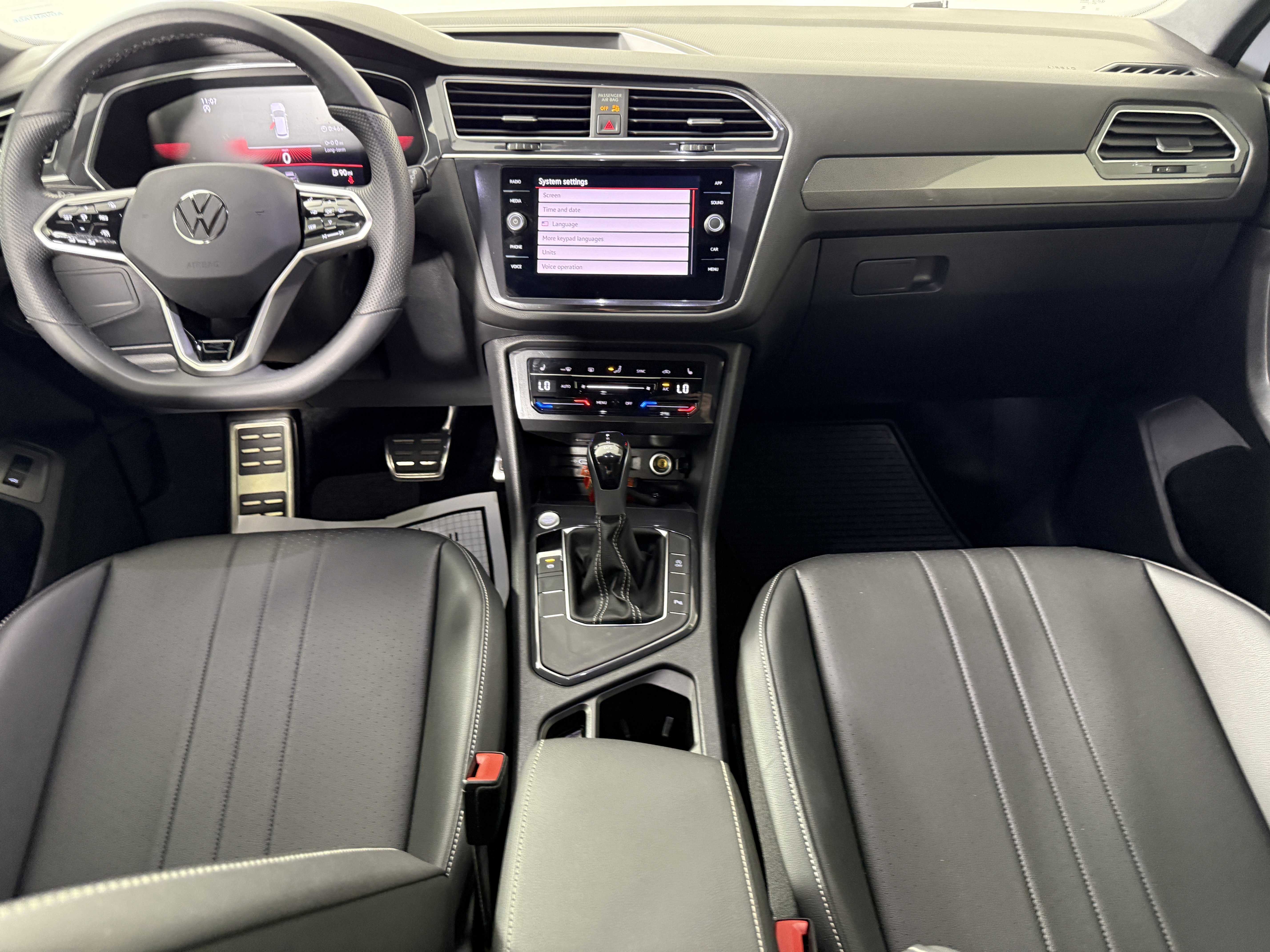 Used 2024 Volkswagen Tiguan SE R-Line image 10