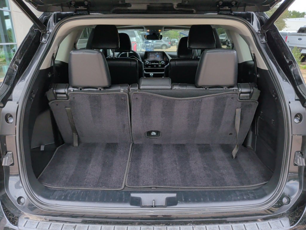 Used 2022 Toyota Highlander XLE FWD image 19