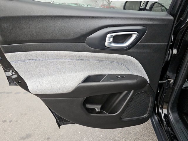 Used 2024 Jeep Compass Latitude image 23