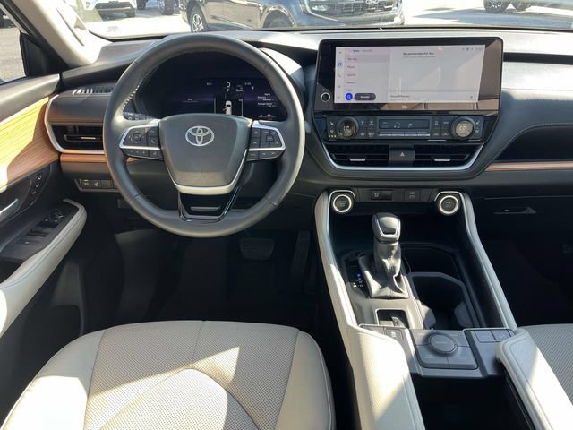 Used 2025 Toyota Grand Highlander AWD image 13