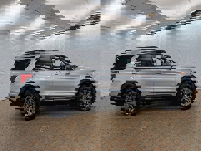 Certified 2021 Ford Explorer XLT w/ Equipment Group 202A image 8