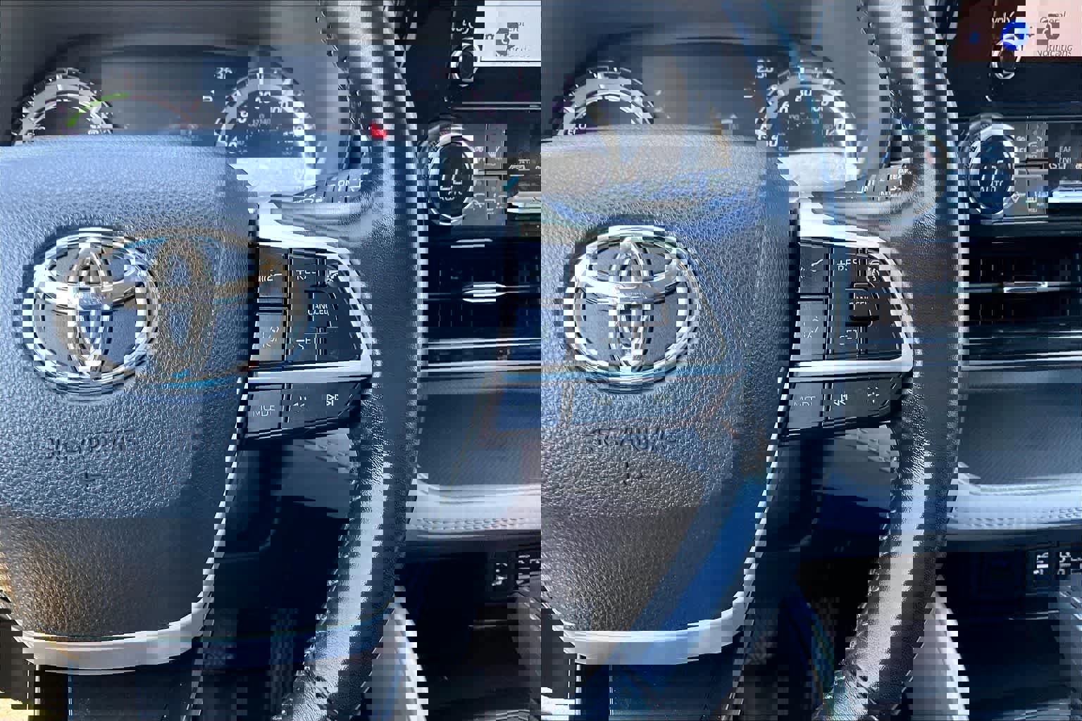 Used 2023 Toyota Highlander LE FWD image 25