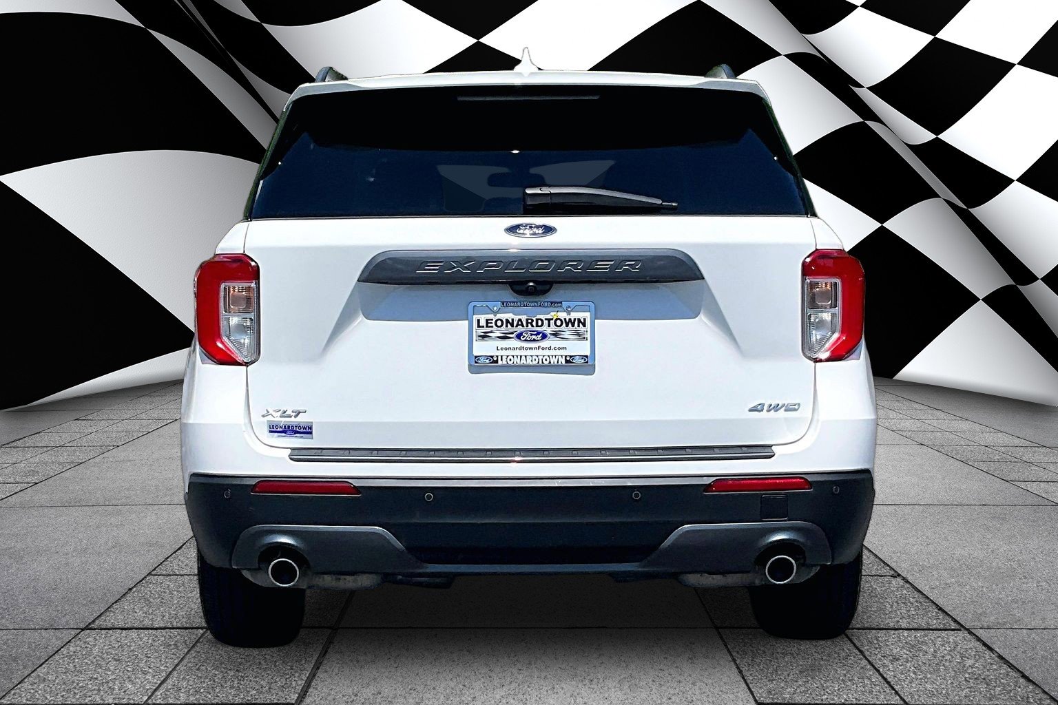 Certified 2022 Ford Explorer XLT w/ Equipment Group 202A AWD/4WD image 4