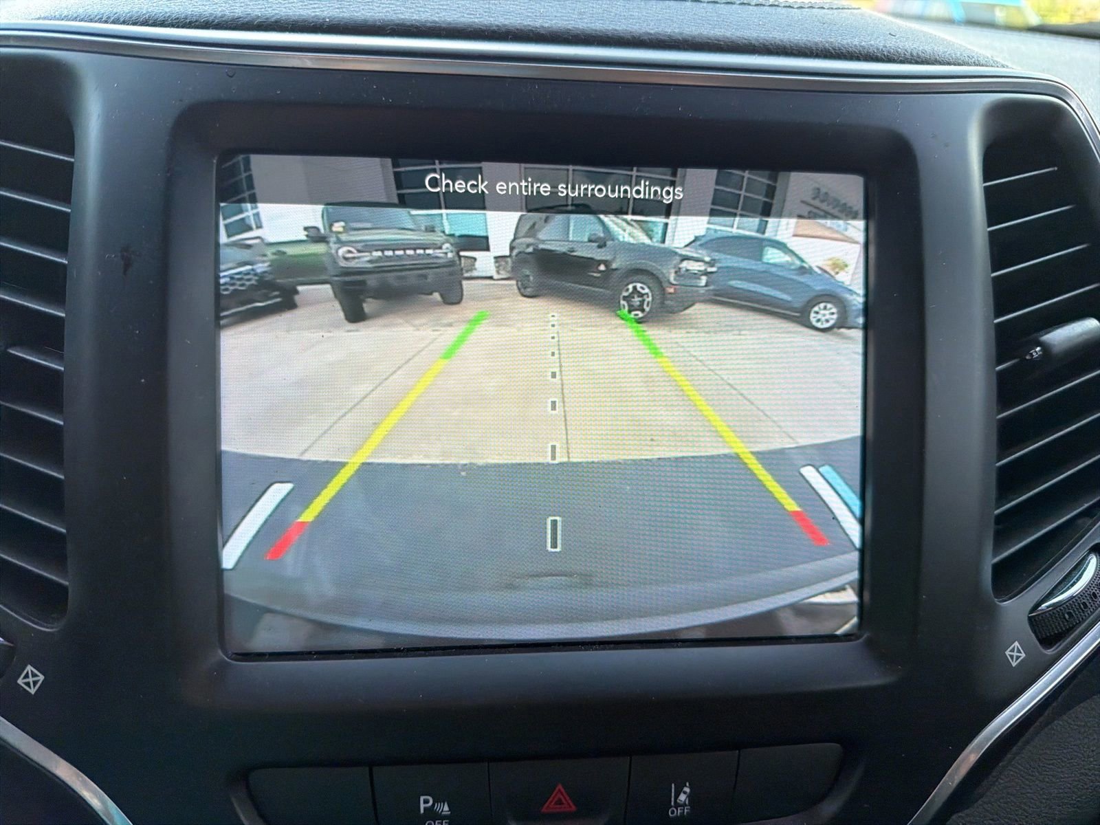 Used 2021 Jeep Cherokee Latitude Lux w/ Sun & Sound Group FWD image 9