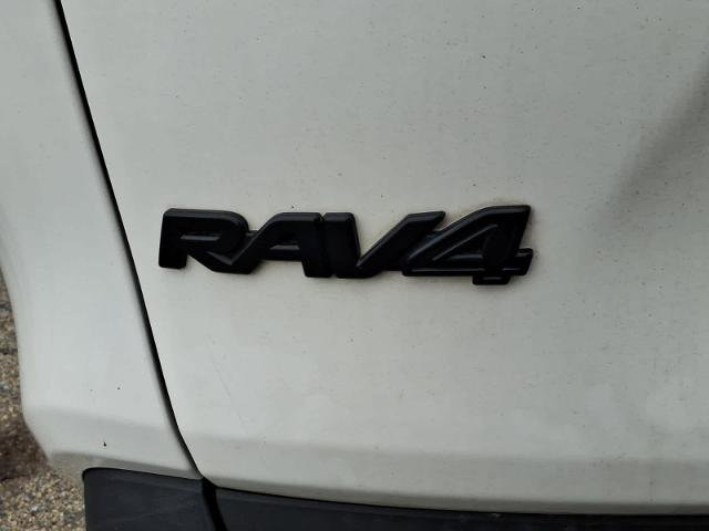 Used 2021 Toyota RAV4 LE AWD/4WD image 8