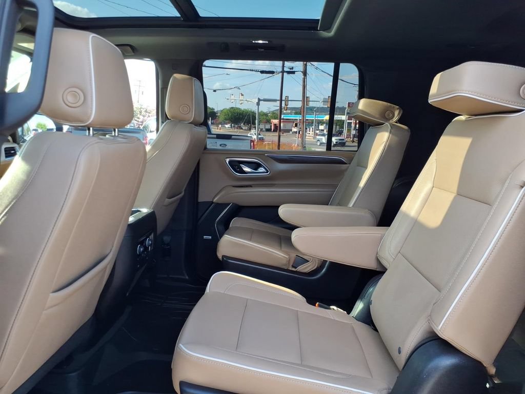Used 2024 Chevrolet Suburban Premier AWD/4WD image 16