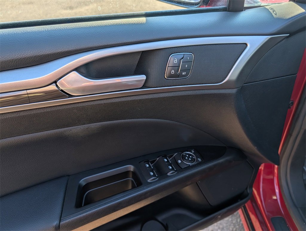 Certified 2017 Ford Fusion SE w/ Equipment Group 202A image 15