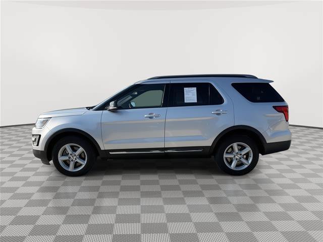 Certified 2017 Ford Explorer XLT w/ Equipment Group 202A AWD/4WD image 4