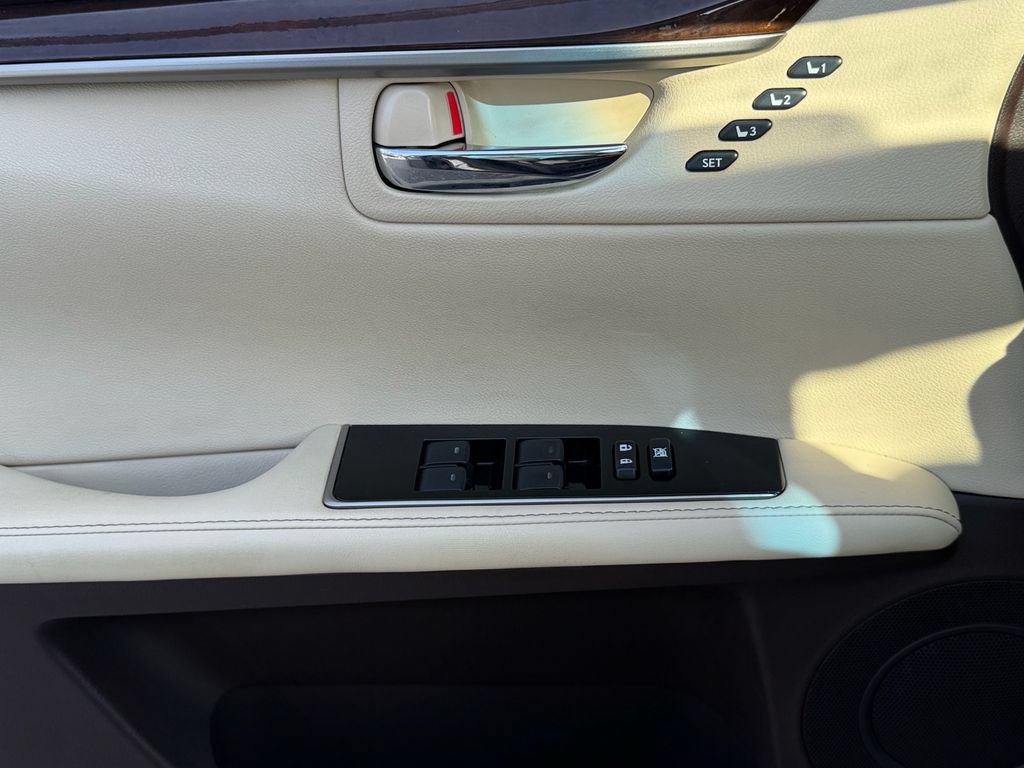 Used 2018 Lexus ES 350 w/ Luxury Package w/Wood Trim FWD image 30