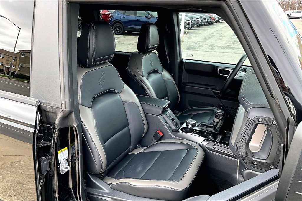 Certified 2025 Ford Bronco Outer Banks w/ Black Appearance Package AWD/4WD image 7