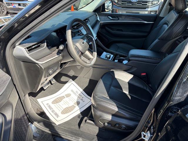 Used 2023 Jeep Grand Cherokee Limited image 12