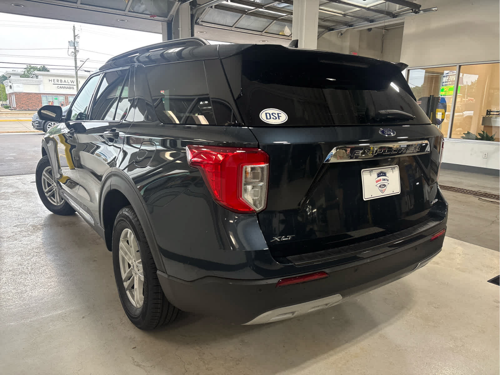 Certified 2024 Ford Explorer XLT w/ Equipment Group 202A AWD/4WD image 10