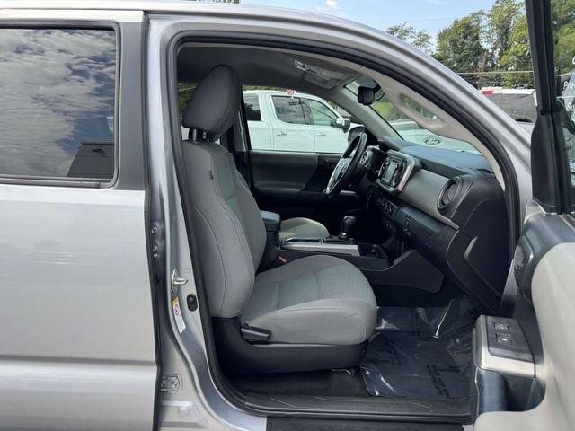 Used 2018 Toyota Tacoma SR5 w/ Four Season Floor Mat Package AWD/4WD image 11