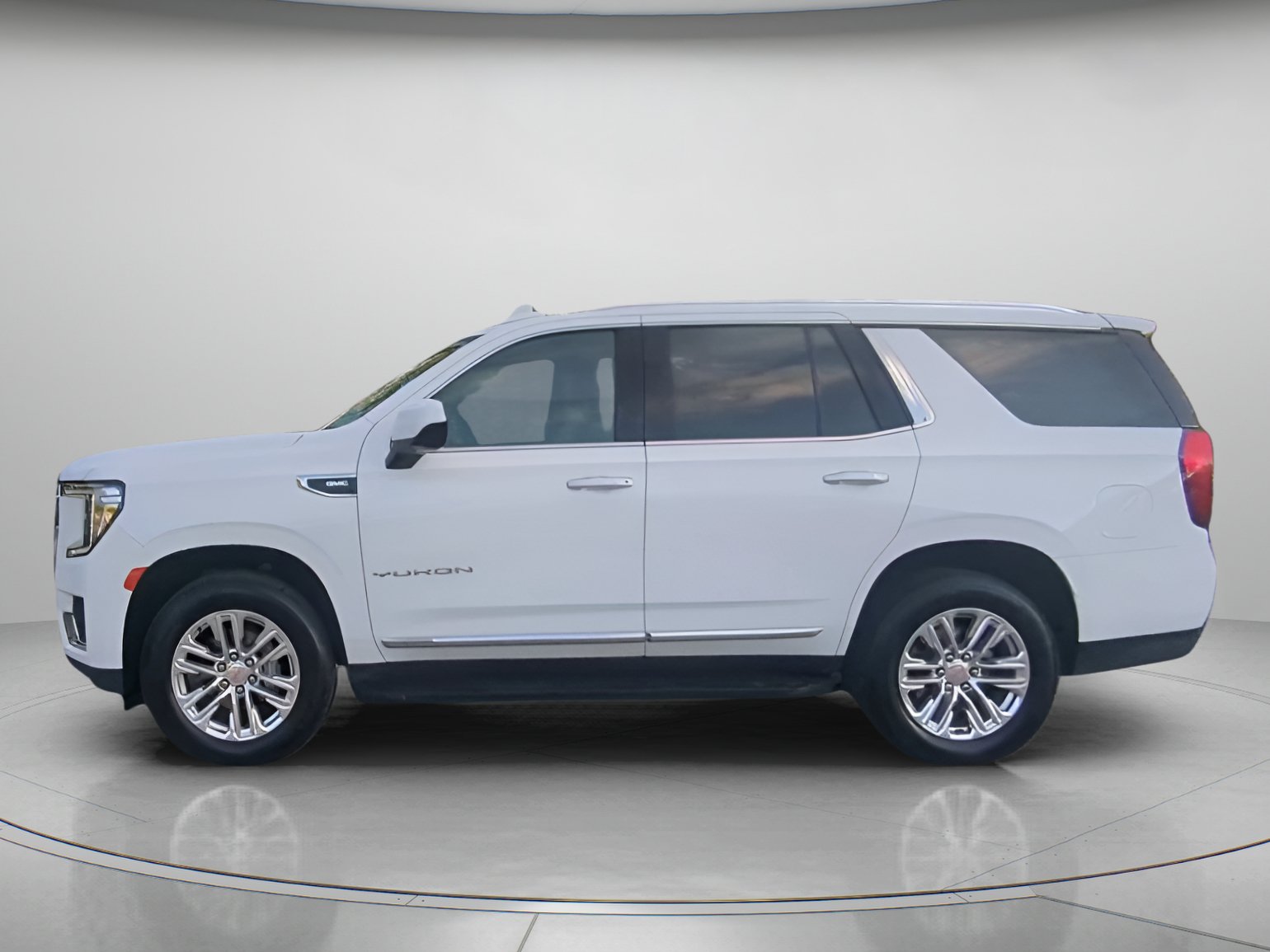 Used 2024 GMC Yukon SLT RWD image 16
