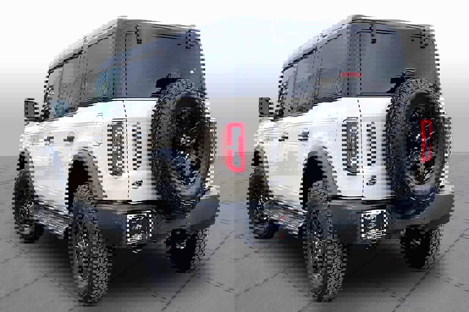 Certified 2025 Ford Bronco Outer Banks w/ Black Appearance Package image 4