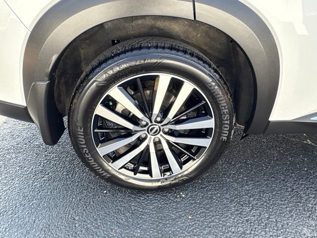 Used 2025 Nissan Pathfinder Platinum FWD image 9