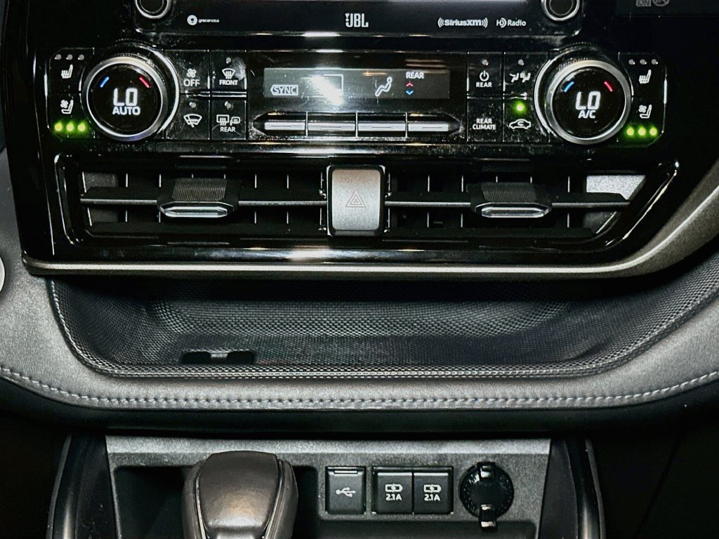 Used 2021 Toyota Highlander Limited AWD/4WD image 16