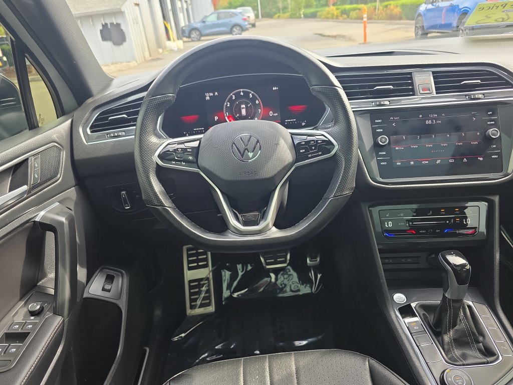 Used 2022 Volkswagen Tiguan SE R-Line AWD/4WD image 8