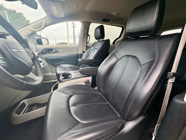 Used 2024 Chrysler Pacifica Touring-L FWD image 15